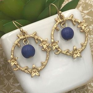 🍀 Blue Stone Matte Gold Vine Dangle Earrings